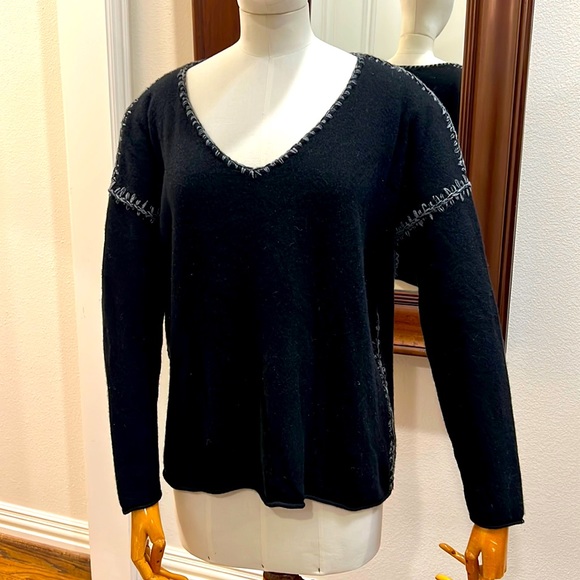 Subtle Luxury Black Cashmere Sweater - Picture 1 of 6